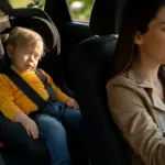 Norme sul trasporto minori in auto: la regola spesso dimenticata dai genitori